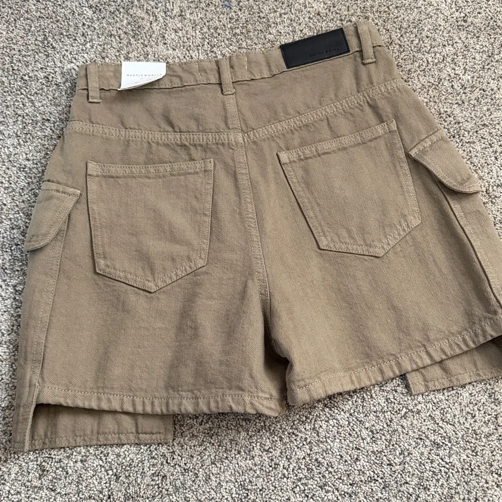 Hustle n holla Thea olive green shorts so: 4/27